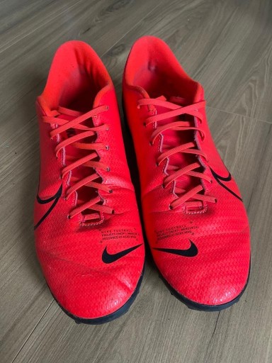 Zdjęcie oferty: Buty do gry w piłkę Nike