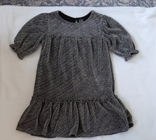 Zdjęcie oferty: Czarno-srebrna sukienka luźny krój r.128/134/140