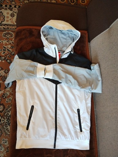 Zdjęcie oferty: Nike Windrunner