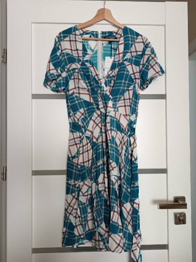 Zdjęcie oferty: Biało-niebieska sukienka w kratkę do kolana 40 L