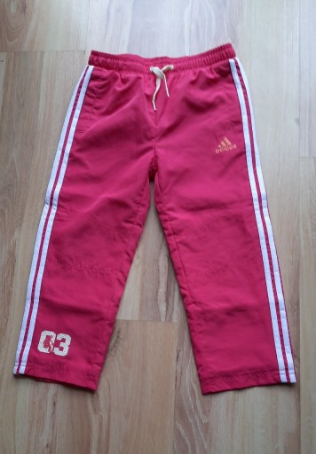 Zdjęcie oferty: Spodenki dresowe dziewczęce Adidas 4 lata