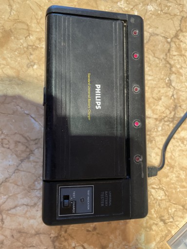 Zdjęcie oferty: Ładowarką akumulatorków AA,AAA,9V,R14 i R20