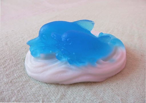 Zdjęcie oferty: Figurka z mydełka glicerynowego DELFINY, DELFIN
