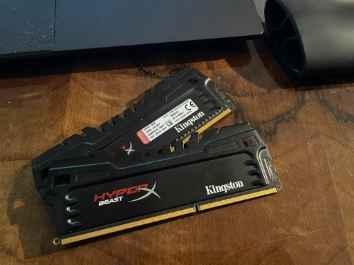 Zdjęcie oferty: Pamięć RAM HyperX DDR3 8GB 2400