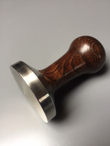 Zdjęcie oferty: Profesjonalny tamper MOTTA 58mm brązowy drewno