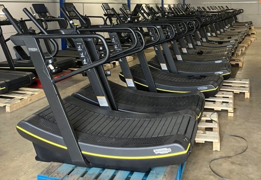 Zdjęcie oferty: Bieżnia zakrzywiona Technogym Skillmill używana