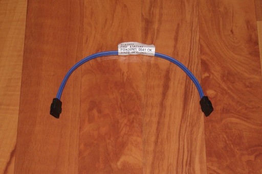 Zdjęcie oferty: Taśma kabel SATA niebieska prosty wtyk 21,5cm