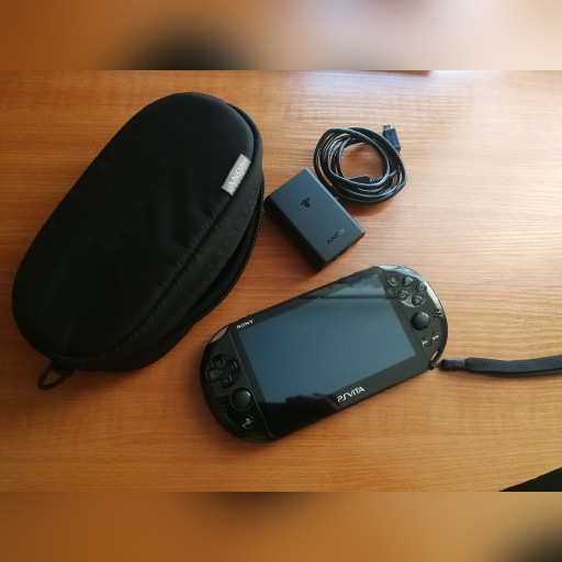 Zdjęcie oferty: Sony PS Vita + etui + 21 gier