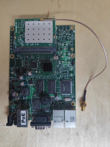 Zdjęcie oferty: Router MikroTik RouterBOARD RB433 + 1 karta R52