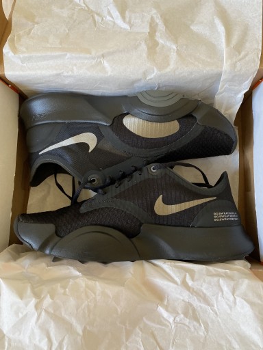 Zdjęcie oferty: Nike buty czarne do siłowni 