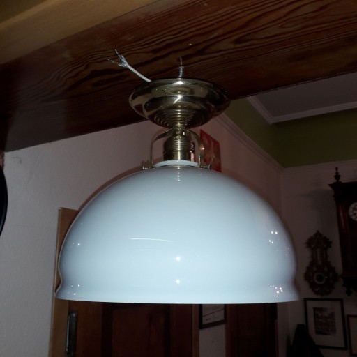 Zdjęcie oferty: LAMPA-ZWIS KUCHENNY Z BIAŁYM KLOSZEM