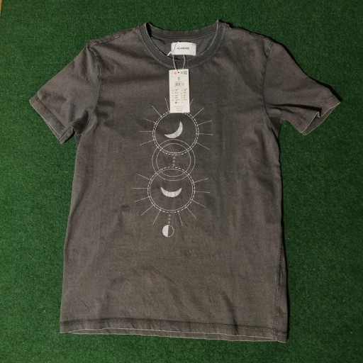 Zdjęcie oferty: Szara koszulka / t-shirt nadruk astrologiczny