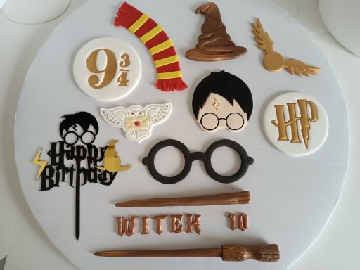 Zdjęcie oferty: Harry Potter tort figurki cukrowe tiara okulary