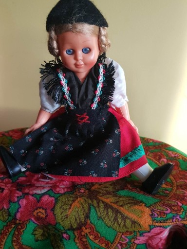 Zdjęcie oferty: Stara lalka w stroju ludowym