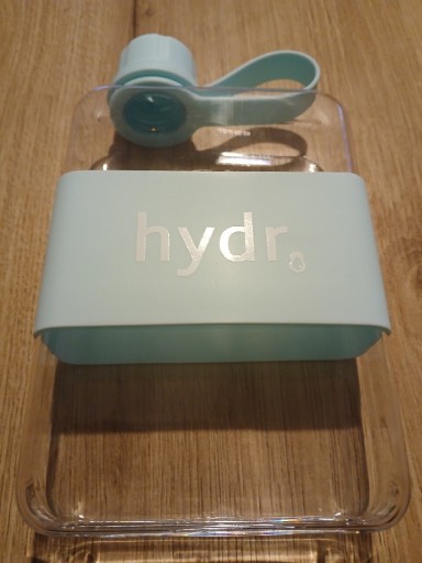 Zdjęcie oferty: Płaska butelka Hydr 500 ml z Tritanu – poręczna i stylowa