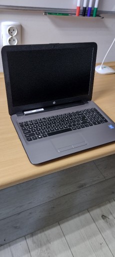 Zdjęcie oferty: Laptop HP 250 G5 15,6" Intel  i3 8 GB SSD jak nowy