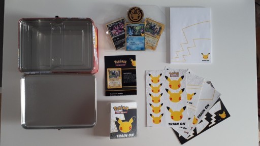 Zdjęcie oferty: Pokemon TCG Celebrations Chest (skrzynka, puszka)