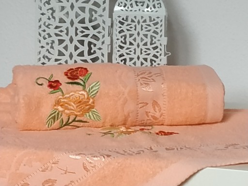 Zdjęcie oferty: Ręcznik frotte 70 x 140 brzoskwiniowy