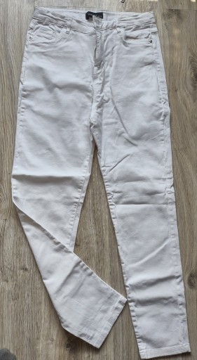 Zdjęcie oferty: Spodnie dżinsowe slim rurki białe Reserved 40