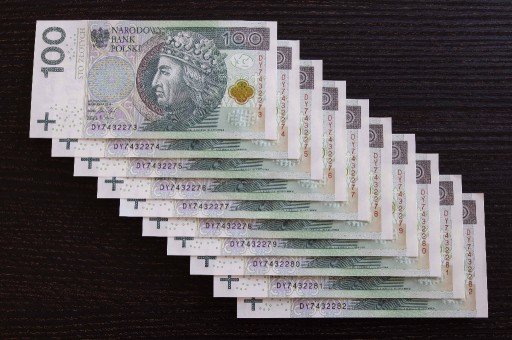 Zdjęcie oferty: Banknoty 100 zł z jednej serii seria DY 