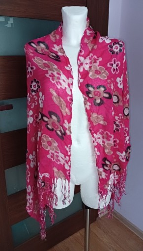 Zdjęcie oferty: Cienka różowa chusta apaszka w kwiatki frędzle art