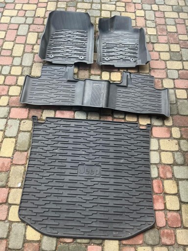 Zdjęcie oferty: Jeep Grand Cherokee dywaniki gumowe OEM
