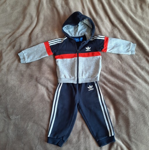 Zdjęcie oferty: Dresik Adidas 9-12 mies.