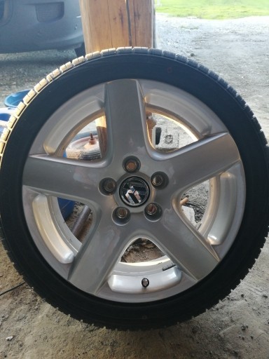 Zdjęcie oferty: Sprzedam felgi 17" oryginalne VW 