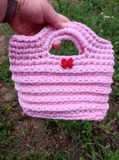 Zdjęcie oferty: Mała piękna różowa torebka na szydełku 