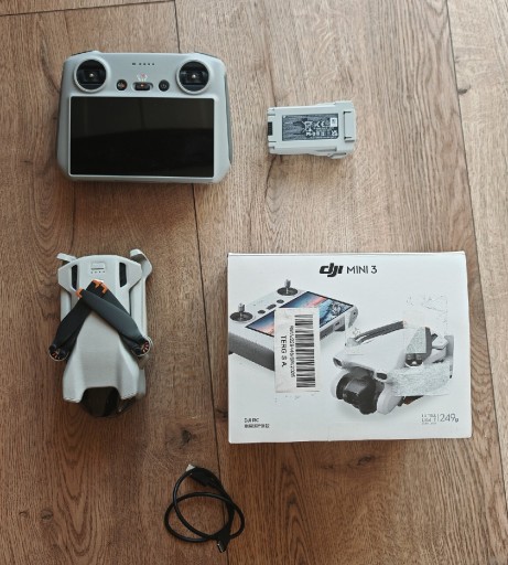Zdjęcie oferty: Dron DJI mini 3 + kontroler rc + bateria gwarancja