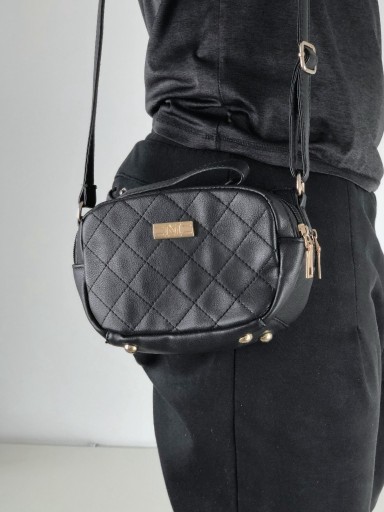 Zdjęcie oferty: Torebka damska czarna, pikowana, 2 komory, pasek regulowany