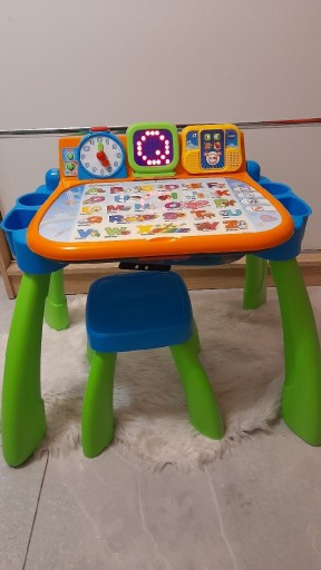 Zdjęcie oferty: Biurko edukacyjne, taboret,tablica 3w1 Vtech(301#)