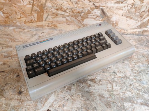 Zdjęcie oferty: RETRO KOMPUTER COMMODORE 64 #4 