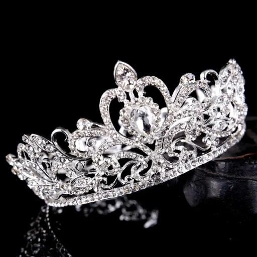 Zdjęcie oferty: Luksusowa korona ślubna z diamentami.