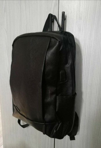 Zdjęcie oferty: Nowy czarny plecak z miejscem na laptopa i USB