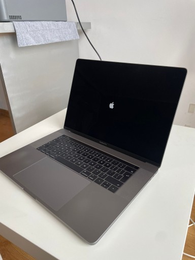 Zdjęcie oferty: Laptop MacBook Pro 15 2017