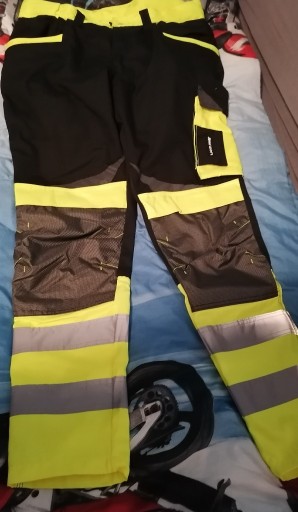 Zdjęcie oferty: Spodnie ostrzegawcze L Laht SLIM FIT