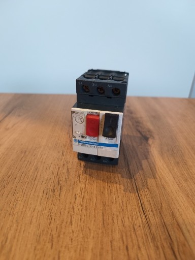 Zdjęcie oferty: Wyłącznik silnikowy GV2ME napęd przyciskowy 0,4-0,63A zaciski skrzynkowe