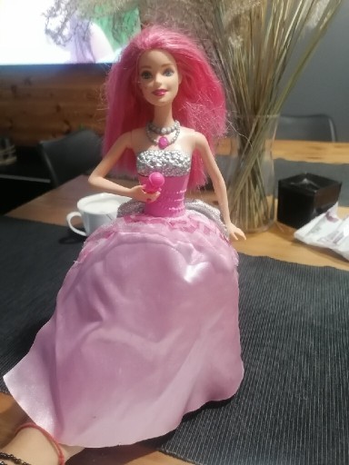 Zdjęcie oferty: Lalka Barbie księżniczka i pisenkarka