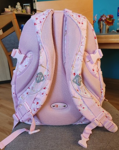 Zdjęcie oferty: Plecak szkolny z piórnikiem dla dziewczynki