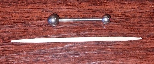 Zdjęcie oferty: Sztanga 25/2mm z czerwonym oczkiem tytan piercing