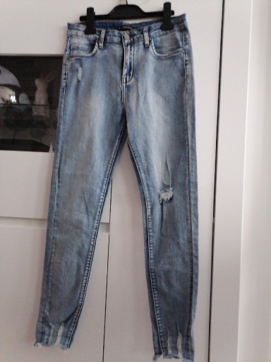 Zdjęcie oferty: Spodnie jeansowe r. M 38