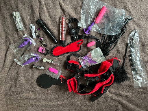 Zdjęcie oferty: NAJWIĘKSZY ZESTAW BDSM KAJDANKI PEJCZ 29szt