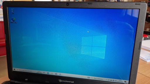 Zdjęcie oferty: Laptop Acer 15,6" i3 8gb 256ssd GF gt720m win10