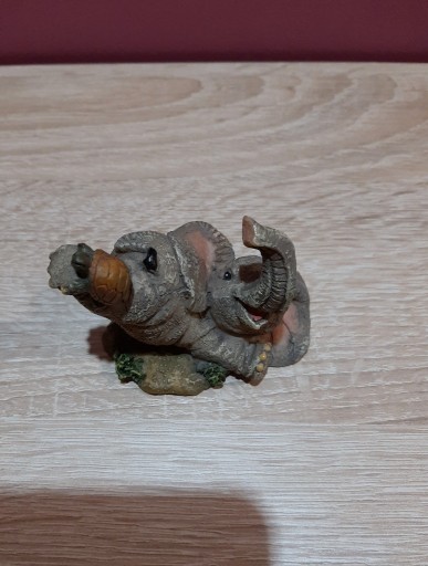 Zdjęcie oferty: Figurka słoń słonik na szczęście żywica/polyresin