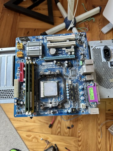 Zdjęcie oferty: Płyta Główna Gigabyte GA-M61SME AM2/AM3 DDR2 (z procesorem i 2x2gb ram)