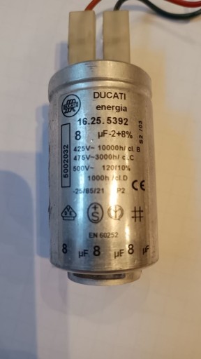 Zdjęcie oferty: Kondensator rozruchowy Ducati energia 8 uF 
