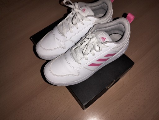 Zdjęcie oferty: Buty Adidas damskie sportowe rozmiar 38 