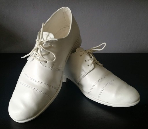 Zdjęcie oferty: buty na komunię dla chłopca lakierki r.31 +DODATKI