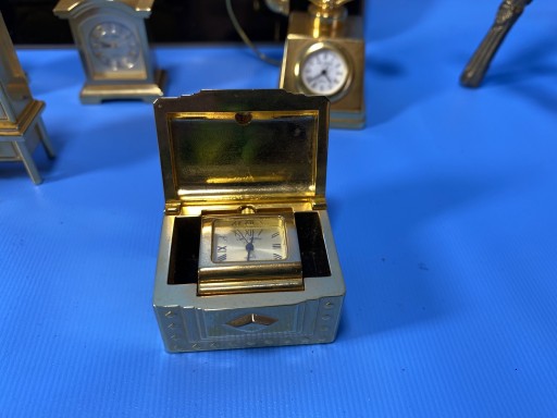 Zdjęcie oferty: Zegar zegarek miniatura. Złota skrzynia szkatułka 